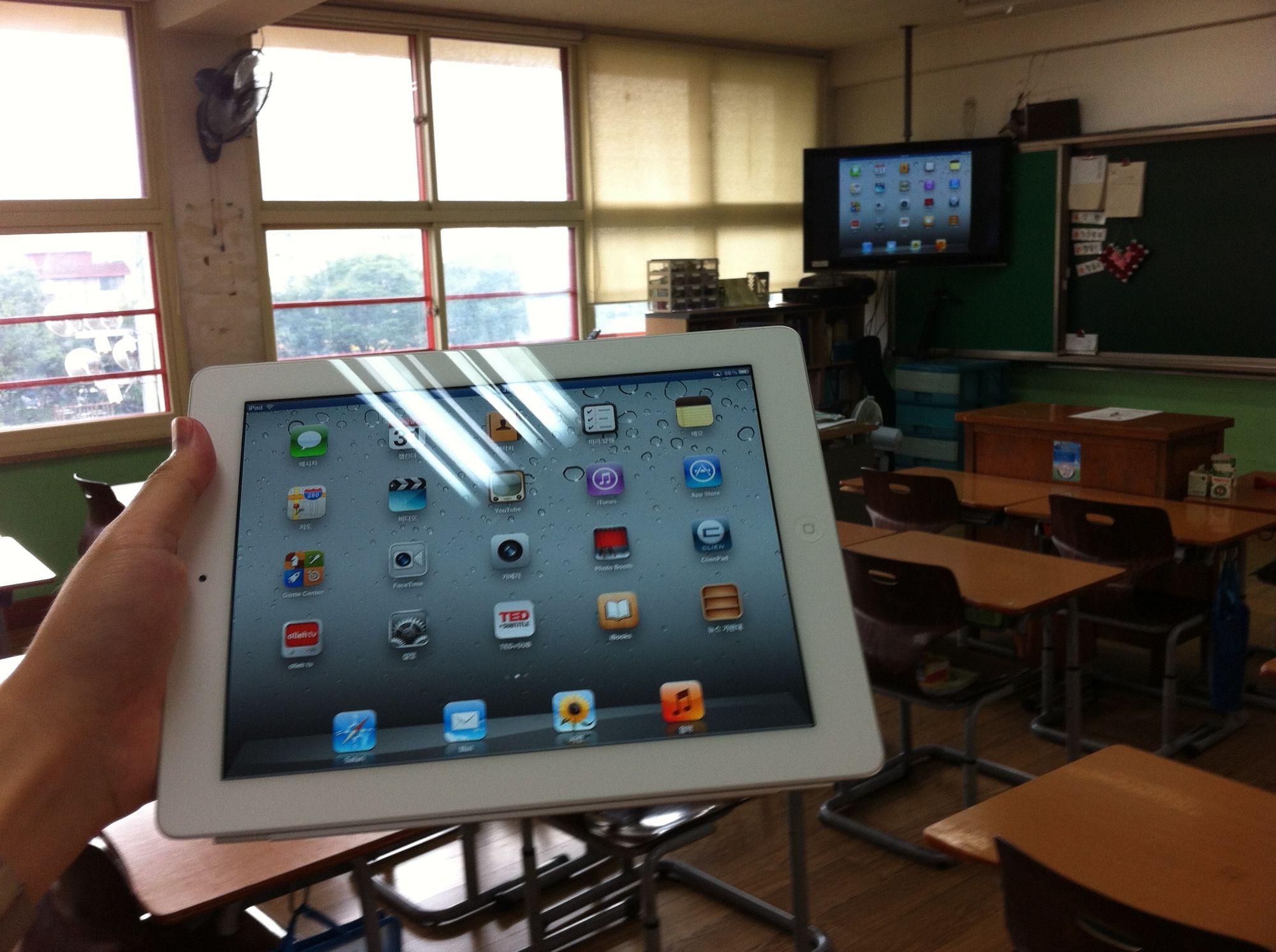 학교 교실 환경에서 아이패드2와 애플 TV로 무선 미러링 하기